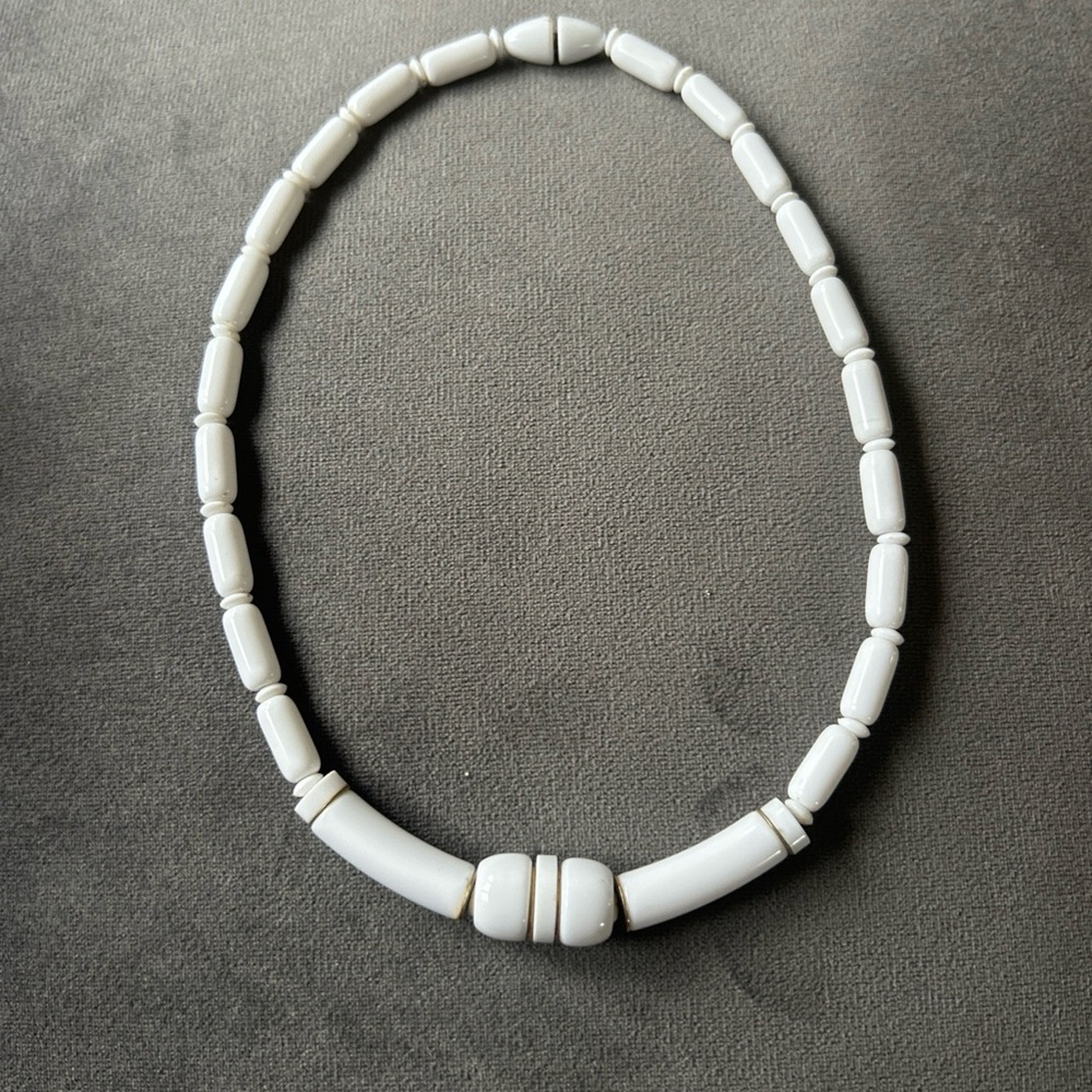 Vintage Elegant White Plastic and Hold Tone Beaded Necklace
